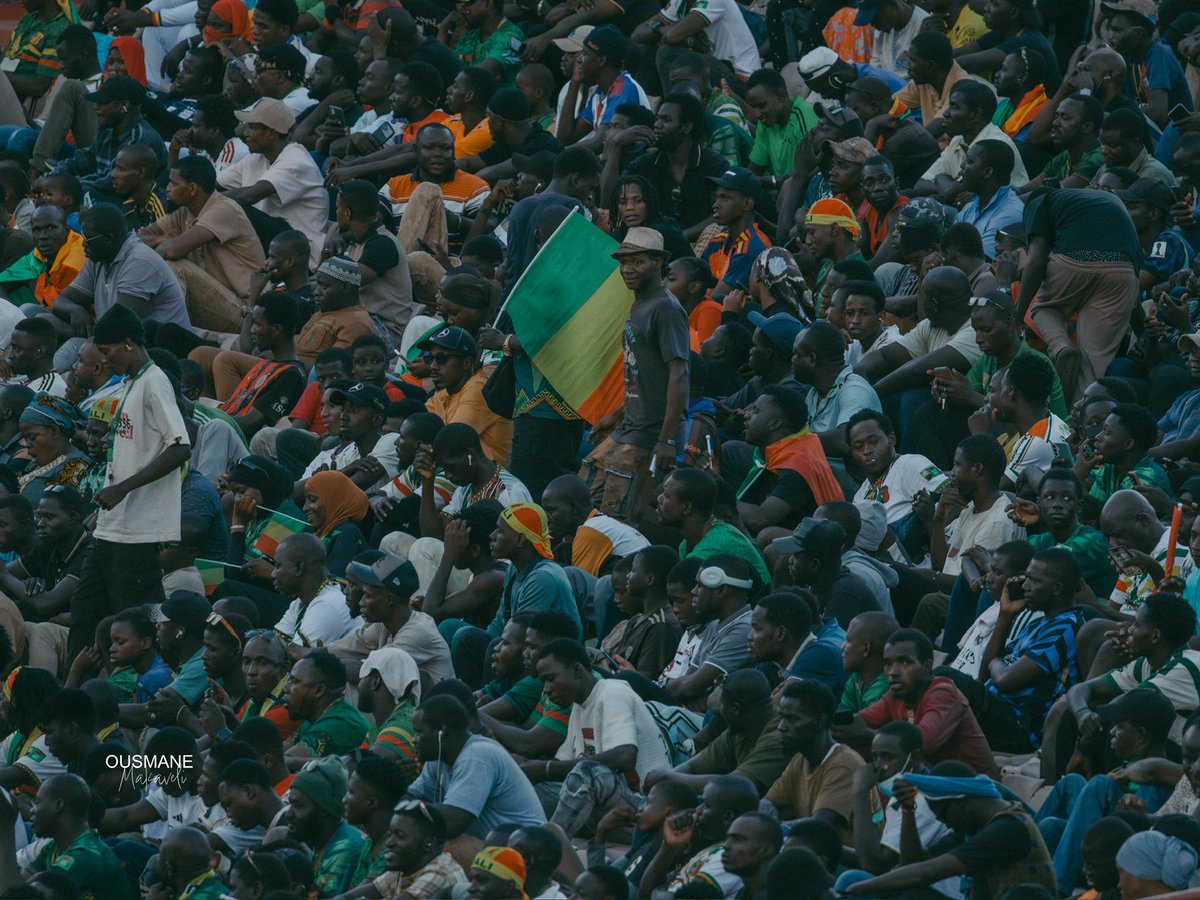 OusmaneMakaveli's tweet photo. La première fois que j’assiste à un match de foot et que je fais des photos. 

Et d’ailleurs, le Mali a gagné 🔥🇲🇱🔥

📸Makaveli https://t.co/TIscLdiWe5