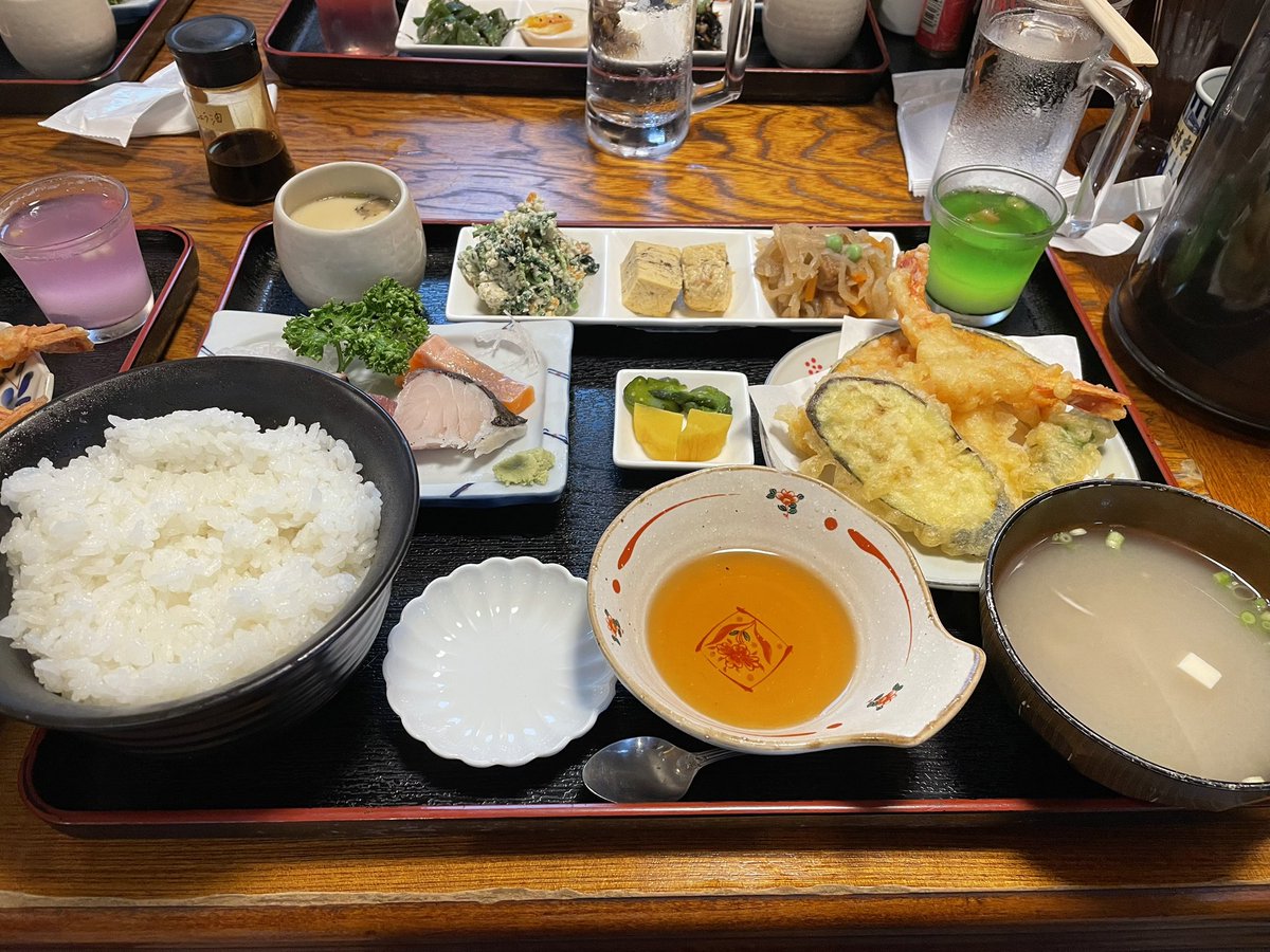 DBD0024's tweet photo. 忙し過ぎて愛媛の写真載せるの忘れてましたw

会社から連絡あり急遽大阪戻ってと言われて5連休が4連休になりました💦

さすがクソ会社👍

ちなみに愛媛で食べたのはこんな感じです✌️

釣りはダツとカマスしか釣れませんでした🎣

また機会があればリベンジ行きますw https://t.co/zrlzdEWRL4