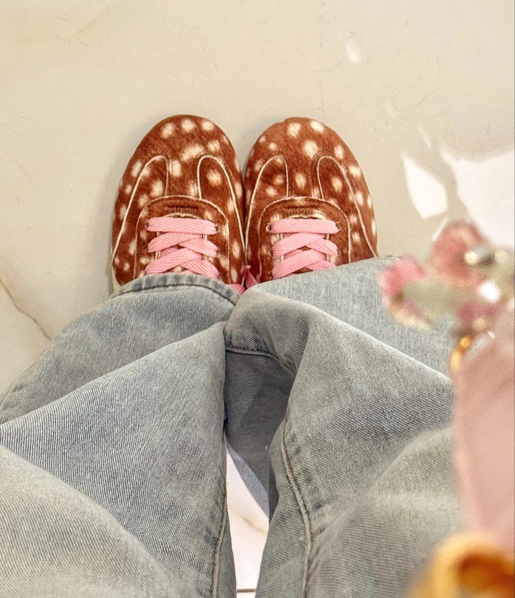 aninhasmarias's tweet photo. lookinho de hoje estreando meu tenis bambi customizado!! https://t.co/tHSgkymAqJ