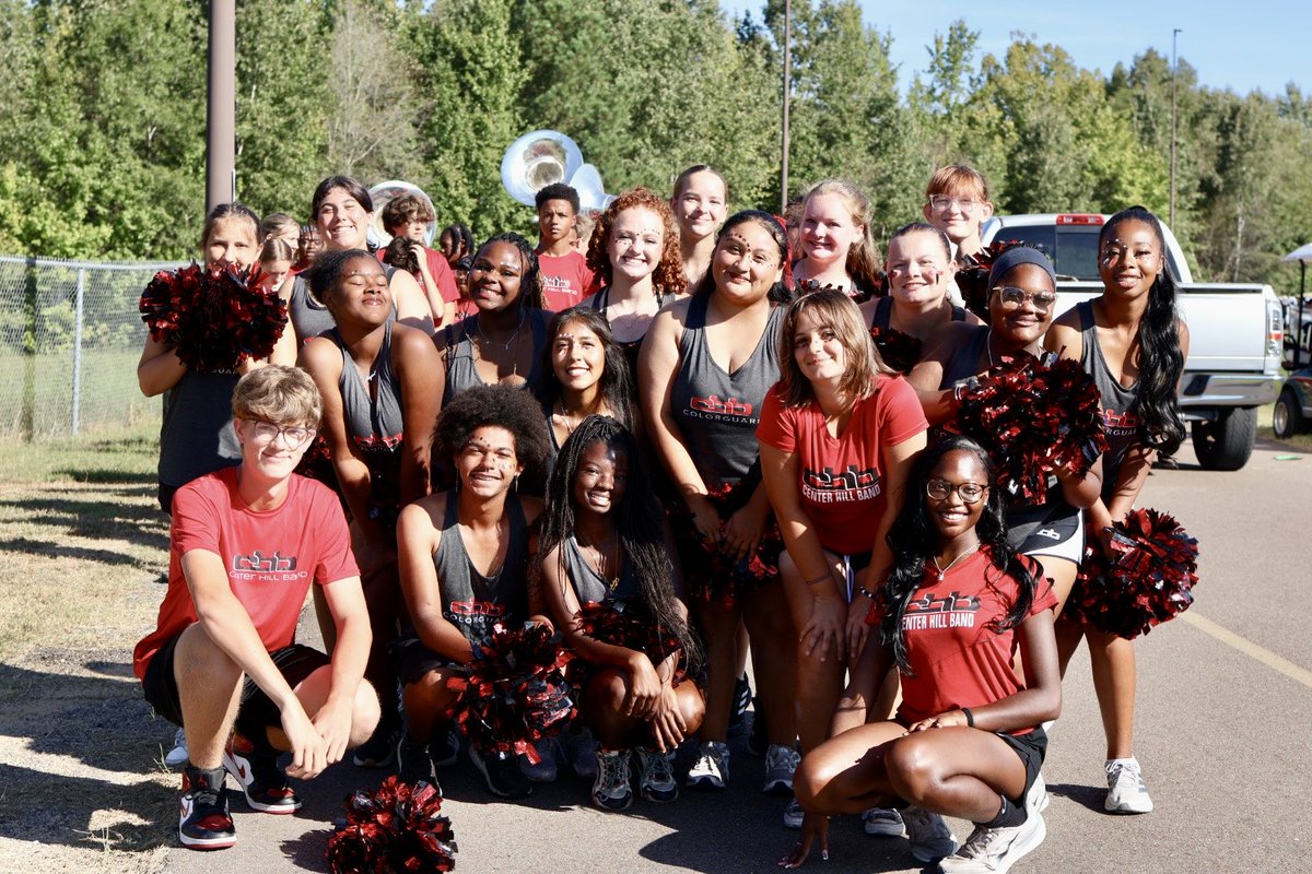 DCSeNews's tweet photo. The Center Hill Mustangs brought the school spirit to the streets for a fantastic Homecoming Parade! #RTH #TeamDCS #BeTheStandard https://t.co/doAC6lHNGD