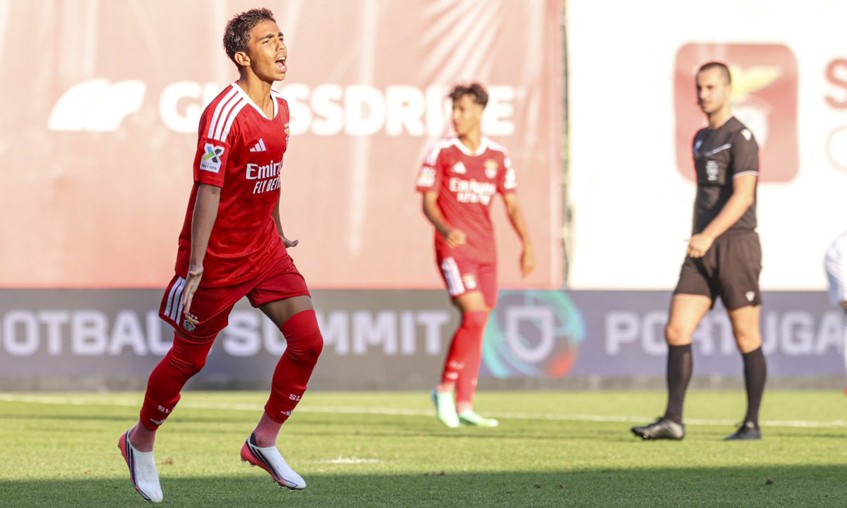 CurtaVermelha's tweet photo. Deivid Kauan 🇧🇷

vs. Académico [30']
vs. Vizela [60']
vs. Leiria  [57']⚽️
vs. Torreense [59']  ⚽️🅰️
vs. Marítimo [74'] ⚽️

Três golos e uma assistência em 280 minutos. Acho que o Benfica descobriu alguma coisa neste rapaz. Ainda é junior. https://t.co/dCt6KYqPFW