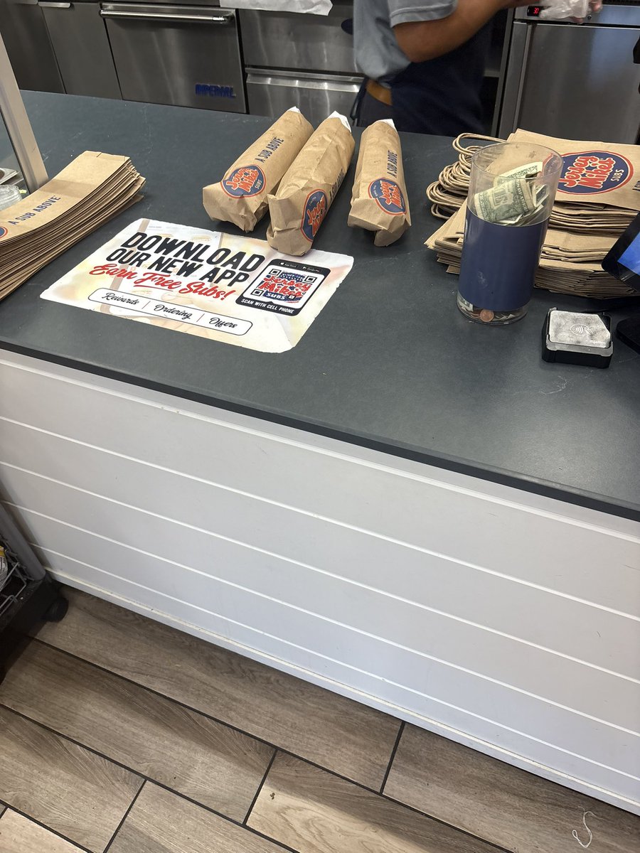 DonRockRocker's tweet photo. Me: “can you let mike take em out back and have his way with those?”

Mike: “you were here yesterday too right?”

Me: “yeah is there a problem”

Mike: “no ive just never seen that before”

Mike really exposed me for running JMs twice in two days. Changing locations tm https://t.co/XFIzZusCIO