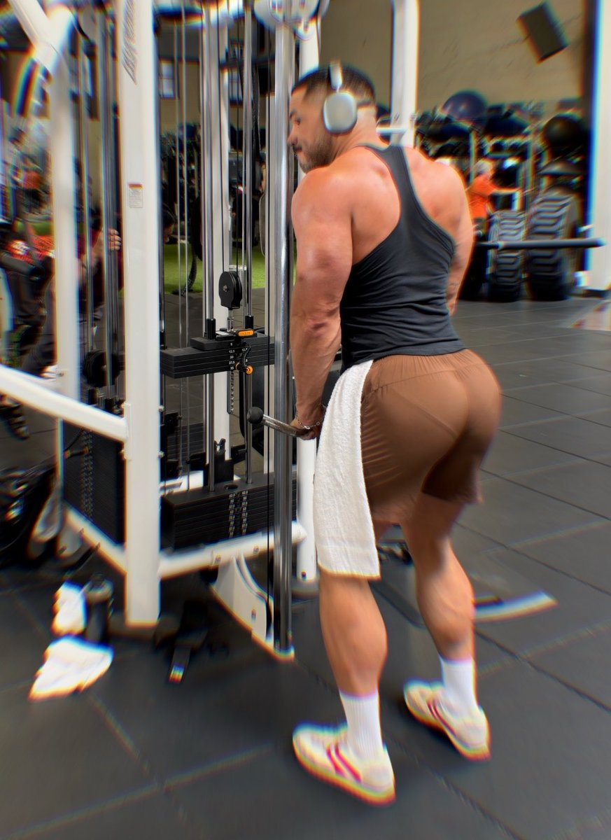 RealizeRealLiez's tweet photo. Gratuitous VPL booty shot https://t.co/zjifr0D36P