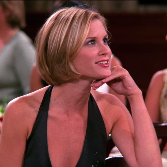 ChandlerBing_12's tweet photo. This woman deserved better, Justice for Mona.

She got strung along by Ross, Lied to about Rachel's pregnancy. 

He freaked out on her because she sent out a holiday card of the two and then got given the keys to his apartment only for him to change the locks two hours later. https://t.co/aKgLjHkcY7