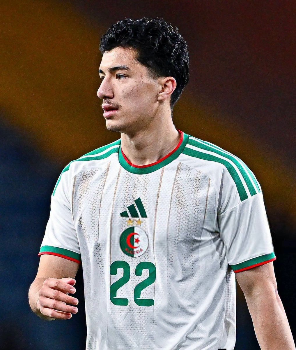 abdelkhalek001's tweet photo. #القطعة_الناذرة
هذا الولد من سيحمل #المنتخب_الجزائري على كاهله https://t.co/ADxpvngKGJ