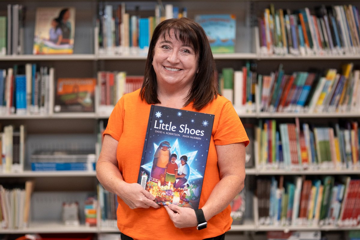 sd42news's tweet photo. This week’s #FridayReads is in honour of the National Day for Truth and Reconciliation. Indigenous education teacher-librarian Michelle Chabot recommends “Little Shoes” by David A. Robertson 📚 #SD42 #NDTR
Learn more: https://t.co/frw0TjduUW https://t.co/S2qy0Mauoo