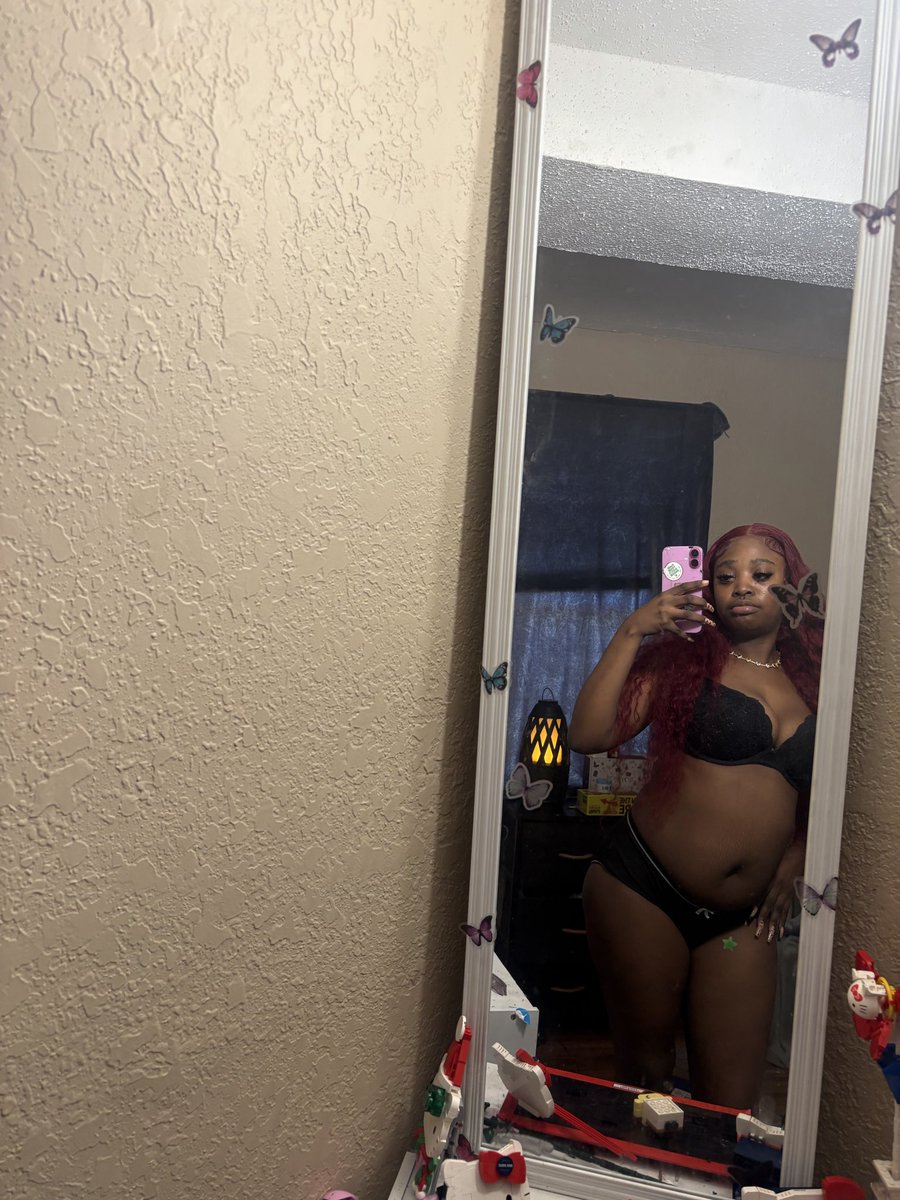 toptiertaetae's tweet photo. Here to remind you 💋🖤 https://t.co/t94nnFv0qc