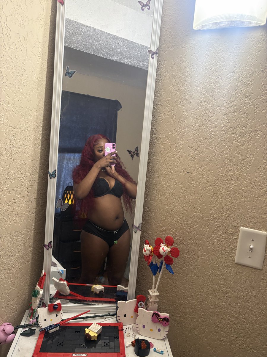 toptiertaetae's tweet photo. Here to remind you 💋🖤 https://t.co/t94nnFv0qc