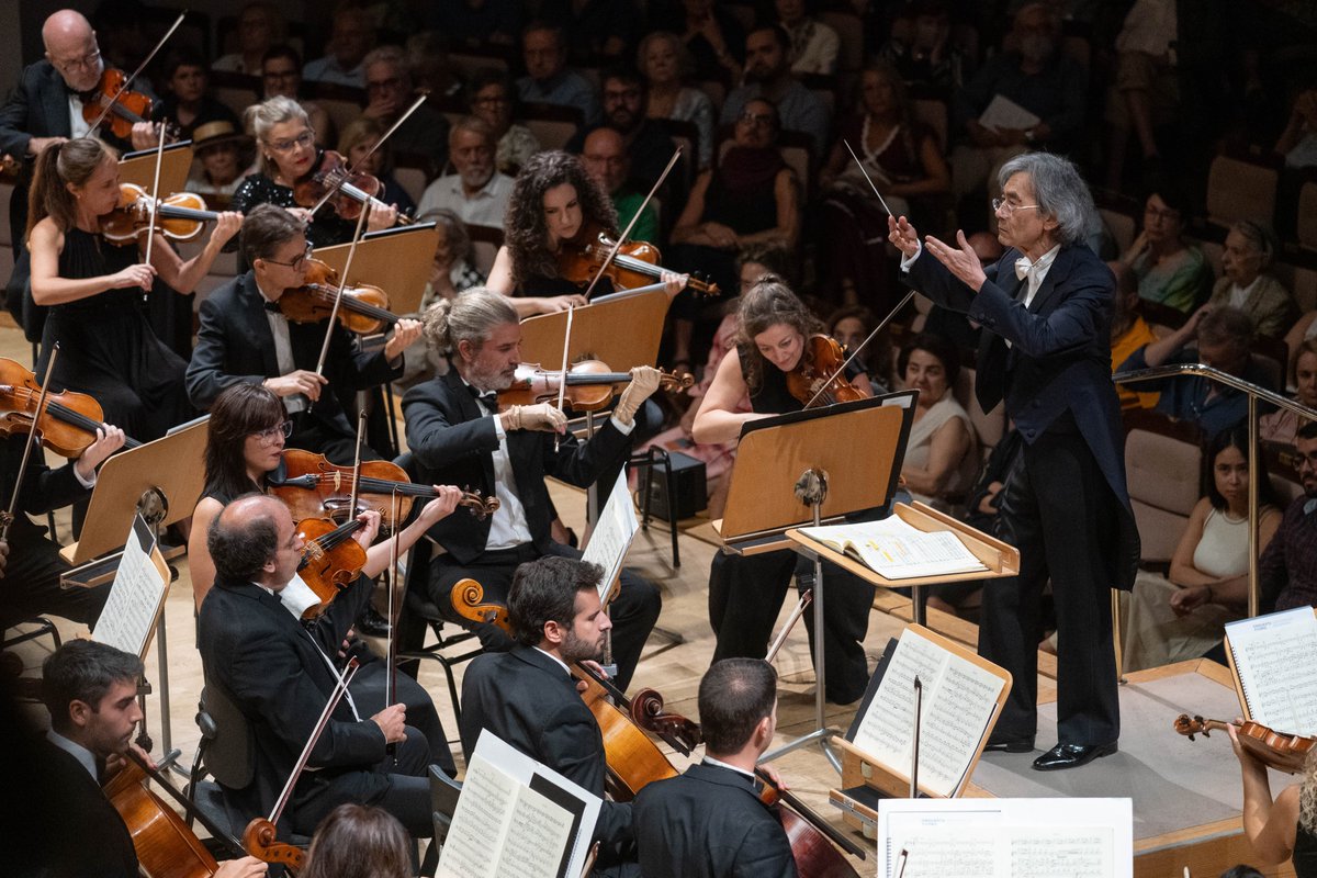 ocnesp's tweet photo. Lleno absoluto en el Auditorio Nacional para disfrutar del segundo concierto de Kent Nagano como director titular y artístico de la #OCNE, en el que le acompañaba la violinista alemana Veronika Eberle, una de las grandes solistas invitadas de la temporada. https://t.co/wvKpp9M2dX