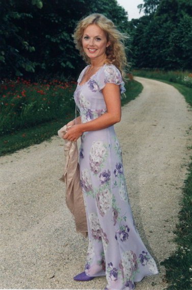 lookatgeri's tweet photo. Geri Halliwell pelas lentes do fotógrafo alemão, Bernhard Kuhmstedt. Shoot de 1999. #GeriHalliwell https://t.co/n4GNfIwxTO