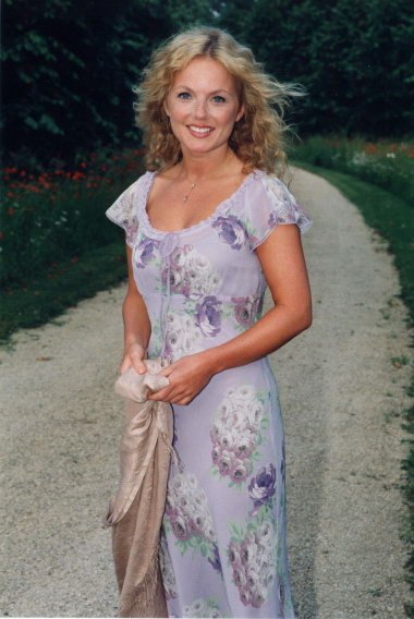 lookatgeri's tweet photo. Geri Halliwell pelas lentes do fotógrafo alemão, Bernhard Kuhmstedt. Shoot de 1999. #GeriHalliwell https://t.co/n4GNfIwxTO