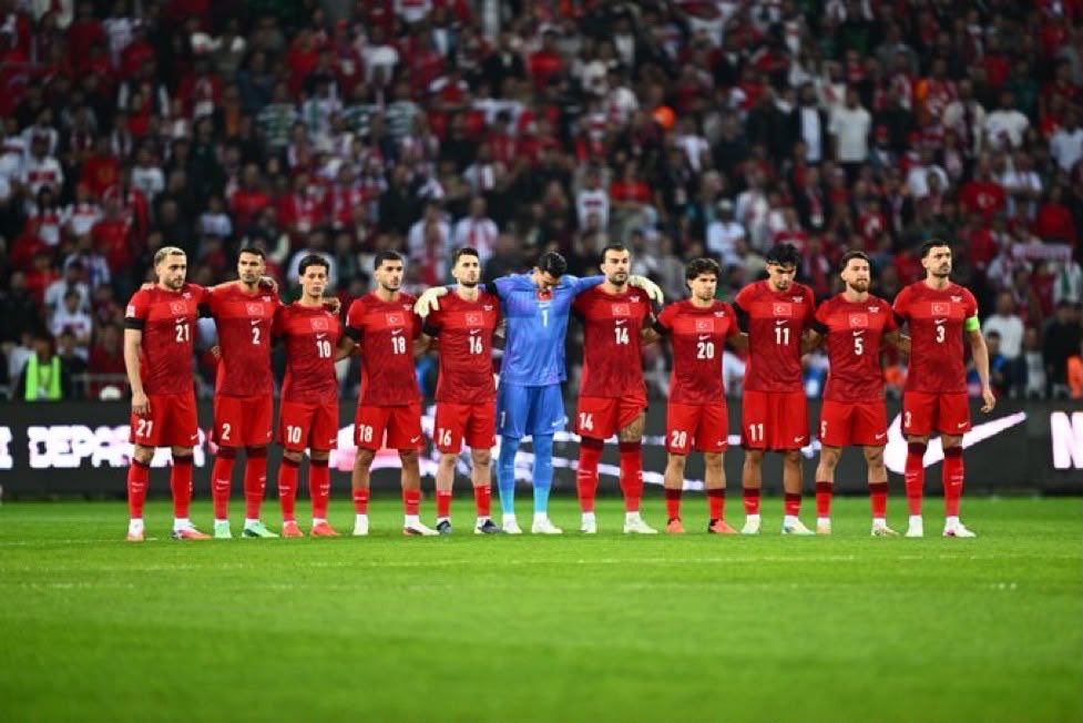 ProfDrHulagu's tweet photo. Bu akşam Kocaeli’mizde Millî Takım heyecanını yaşadık. 🇹🇷

UEFA Uluslar A Ligi’ndeki ilk maçında Fransa’yı şehrimizde ağırlayan A Millî Futbol Takımımızı tribünden destekledik.

Sahadan istediğimiz başlangıcı yapamasak da Ay-Yıldızlı formamız için son ana kadar mücadele eden Bizim Çocuklar’ın yanındayız.

Millî Takımımıza bundan sonraki karşılaşmalarında başarılar diliyorum. 🇹🇷