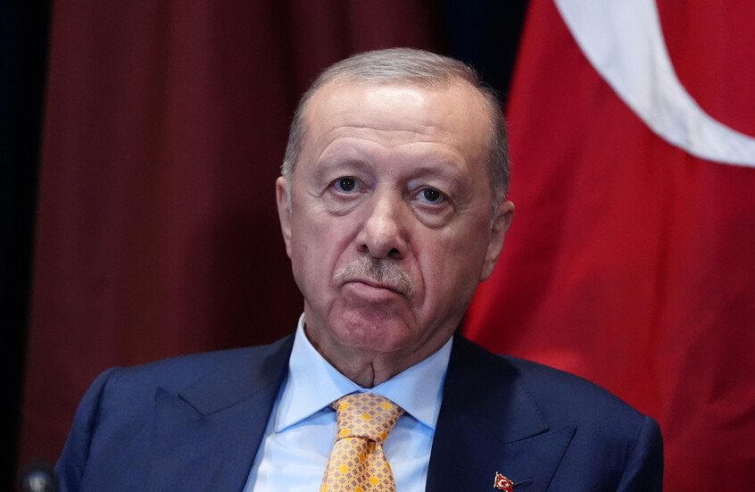 Mohaewn's tweet photo. يا للأسف... في الوقت اللي كنا ننتظر فيه أن تهاجم تركيا إسرائيل، فإذا بالسعودية تدفعها لتهاجم اليمن!

بدل ما تكون البوصلة نحو إسرائيل، تنقلب على اليمن... ما أقسى هالتناقض!

#اتفاقية_مكة #اردوغان #ترامب
#اليمن #السعودية #تركيا #إسرائيل https://t.co/FyNPMDDFq9