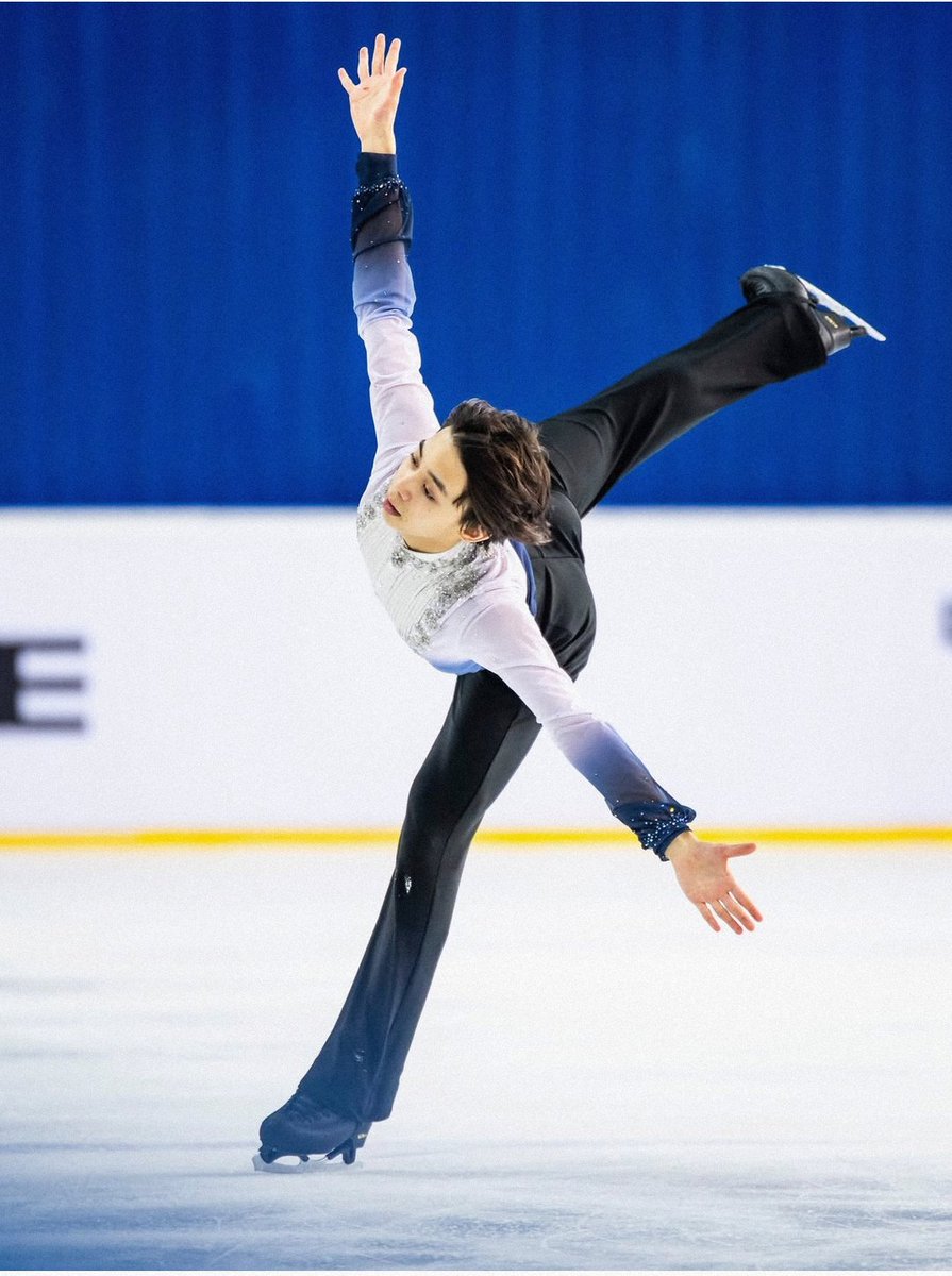 sanaemilia_pol's tweet photo. Another day, another JGP medal!
And this time it's gold🥇
Congrats @Ean_Weiler ! So happy that your artistry, jumps, spins and skating skills got the recognition they deserve at this prestigious stage. 
It's a historic day for Ean Nation🏆
#EanWeiler #JGPFigure https://t.co/aqEbBQkCUY