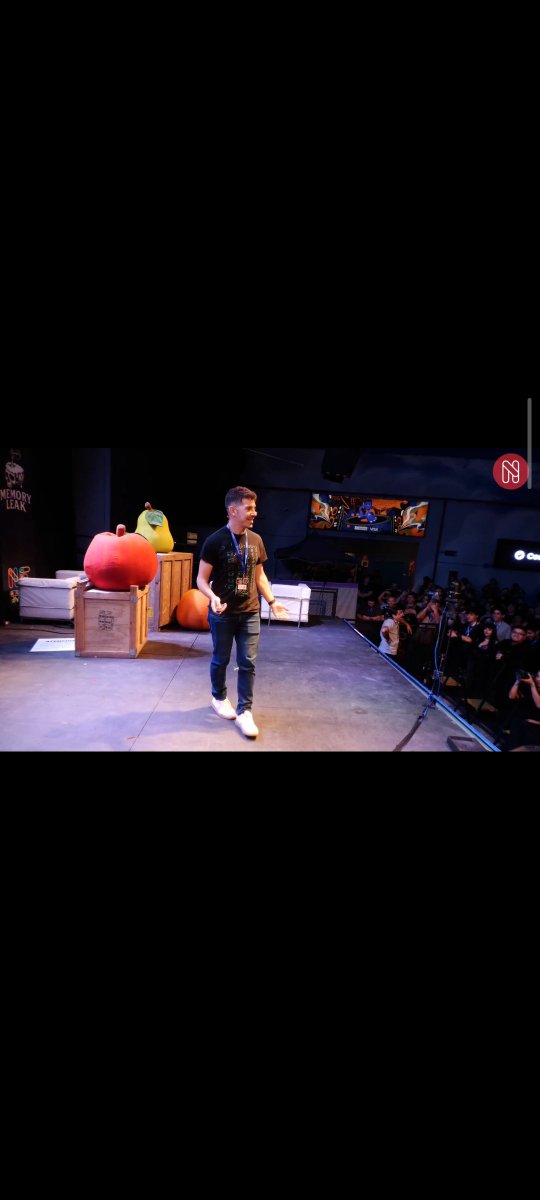 Edgar_2712's tweet photo. @midudev Viendo la charla en #nerdearla https://t.co/KZSmg7yyCC