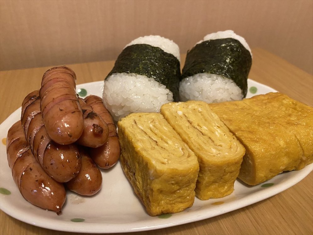 ham_starx's tweet photo. 朝ごはんなんてこういうのでいいんだよ🤤 https://t.co/cE6XpnkiRG