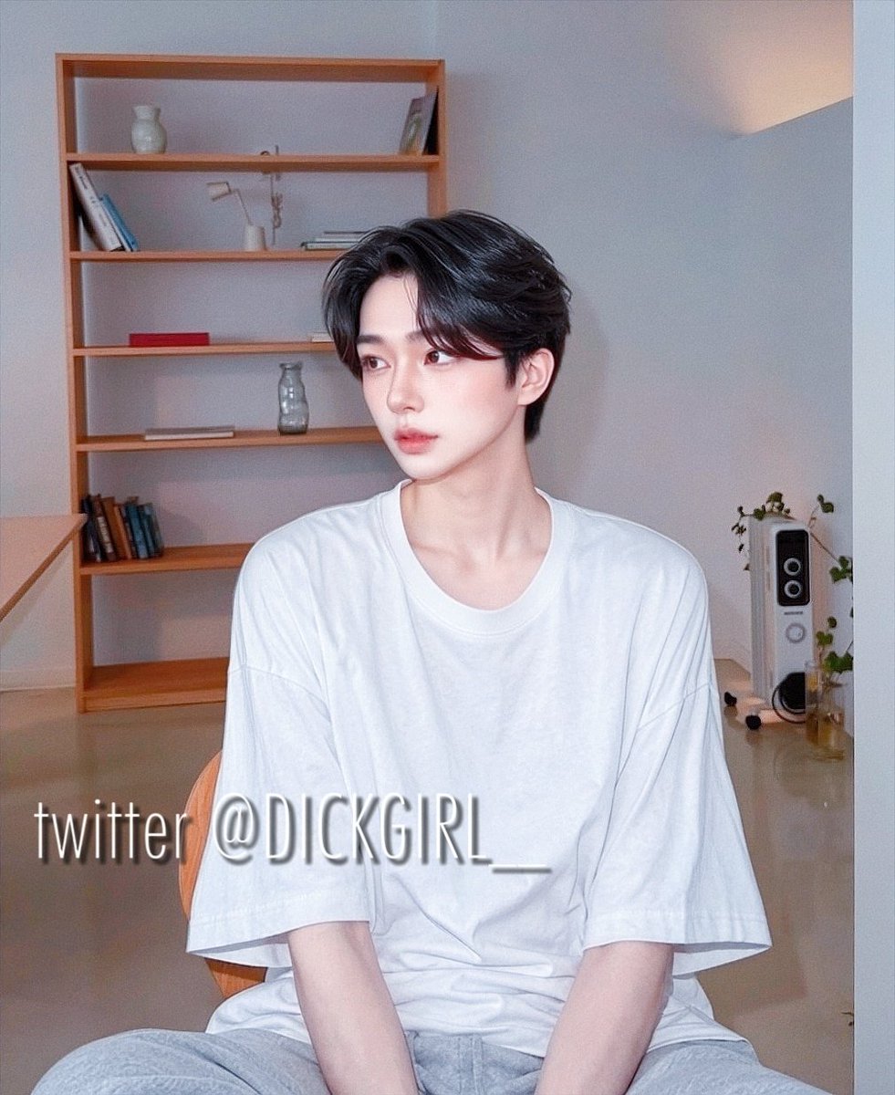 DICKGIRL__'s tweet photo. 남자였을때 어땠을지 궁금하시다구
디엠으로 많이 물어보셔서 예전 폰 뒤져서
사진 한장 겨�� 찾아서 올려봐요 ㅋㅋㅋㅋ

#newhalf #sissy #mtf #femboy #ladyboy #shemale #섹트 #쉬멜 #트젠 #slave #slut https://t.co/bqoucF02Dz