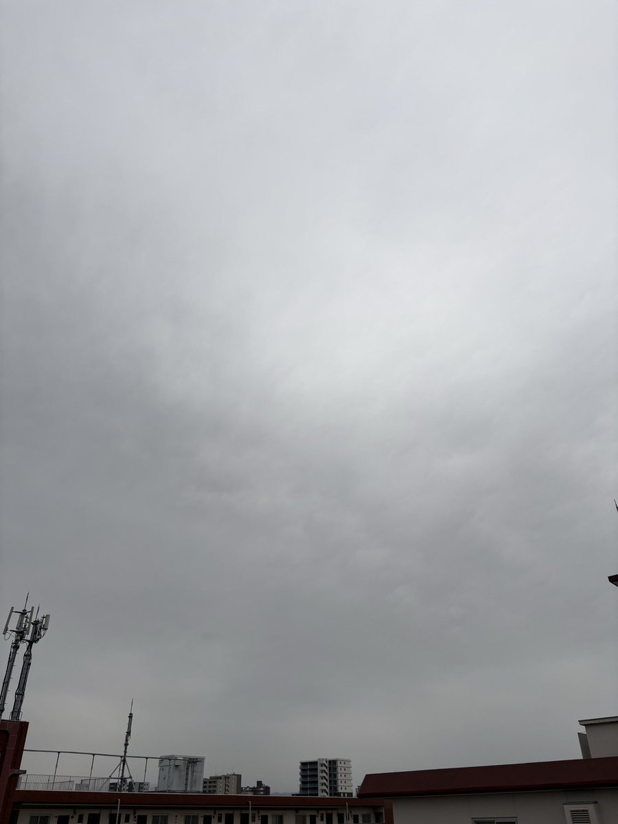 duem_m's tweet photo. 福岡旅行・出張の方へ☁️
おはようございます。
今朝の福岡市は、どんよりした曇り空です。

今日は昼前から雨が降り出す予報☔
この土日はしっかり雨が続きそうです。

おでかけの方は、
傘を忘れずにお持ちください😊

#福岡 #福岡天気 #福岡旅行 #福岡観光 #福岡出張 https://t.co/X9KwQOI1uA