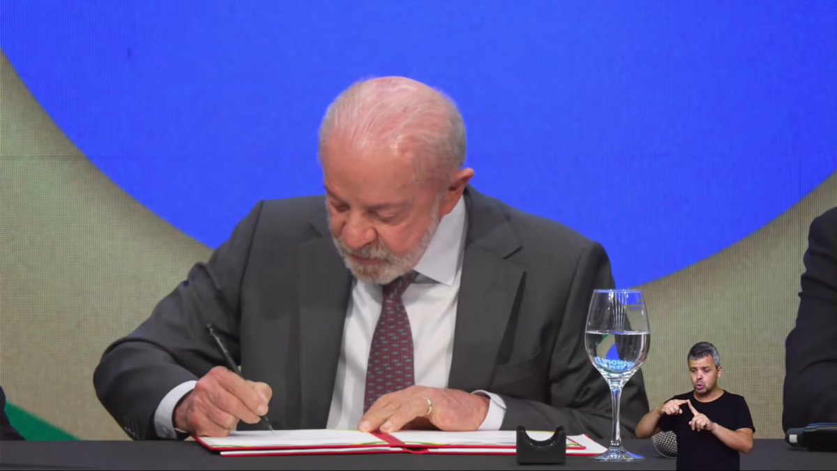 camarotedacpi's tweet photo. 🚨🎰 PRESIDENTE LULA ASSINA O FIM DAS BETS NO BRASIL

BETS DEIXARÃO DE OPERAR A PARTIR DE 06 DE OUTUBRO.

PUBLICIDADES E PATROCÍNIOS DEVEM SER RETIRADOS ATÉ AS 23h59 DE 05 DE OUTUBRO. https://t.co/BcpKXSxcFd