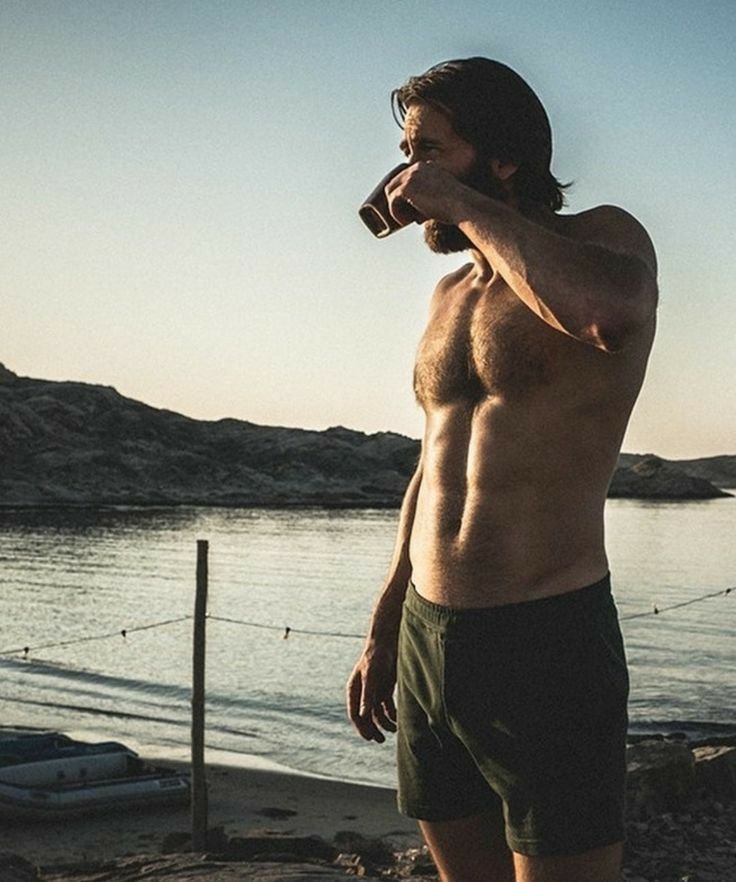 Cavill_'s tweet photo. Homens com cabelo no abdômen tem um charme https://t.co/bGkwqAfsY0