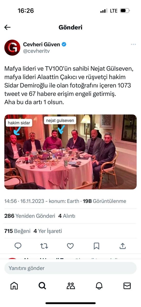 SidarDemirroglu's tweet photo. Biliyorsunuz bu yavşak ben daha İstanbul’da bile yaşamıyorken, 2019 yılında İstanbul’un Avrupa Yakası’ndaki bir otelin lobisinde çekilen bir fotoğraf karesini paylaşıp ve boyu 1 metre 50 santim olan ilkokul mezunu bir adamın kafasına ok çizip “hakim Sidar” diye işaretleyerek güya benim Alaattin Çakıcı ile aynı masada oturduğuma dair haber yaptı. 

Külliyen yalan !

O masada olsam asla inkar etmem. 

Adamın işi gücü muhalif kitleyi gaza getirip “keriz silkelemek”. Öyle ya geçimini nasıl sağlayacak ? 

Tabi bu habere inanan bir sürü muhalif “keriz” de şahsımla alakalı en ağır hakaretleri icra etti. 

Neyse mesele bu değil !

Bu it, it gibi sığındığı Almanya Federal Cumhuriyeti’nde birkaç ay önce mülakata çağrılmış ve oturum yenilemesi için kendisine sorular sorulmuş. 

Demiş ki, “ben Erzurumlu bir Kürdüm. Eğer Türkiye’ye iade edilirsem Kürt olduğum için işkence görürüm. O nedenle sizden ricam oturum süremi uzatın.”

Adam resmen ben PKK’lıyım demiş. 

Ulan şerefsiz, ulan alçak, ulan namussuz senin “kavm-i Ekrad” ile ne alakan var?

Sen bugüne kadar “muhalif beyaz Türkleri” aldattığın hangi videoda Kürt olduğunu söyledin ? 

FETÖCÜLÜK nedir sorusunun cevabısın sen !!!!