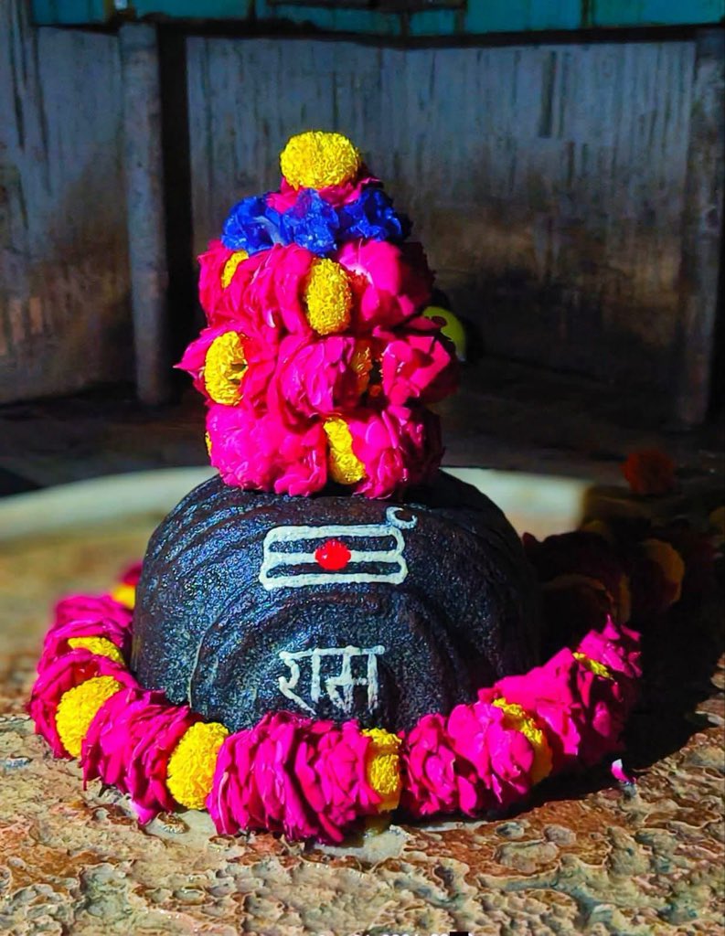 rio10314's tweet photo. श्री क्षीरेश्वर नाथ महादेव अयोध्या धाम का आज का  अद्भुत एवं अलौकिक दर्शन*
*🌹ॐ नमः शिवाय*🌹🙏💐 https://t.co/rdzocb2BUP
