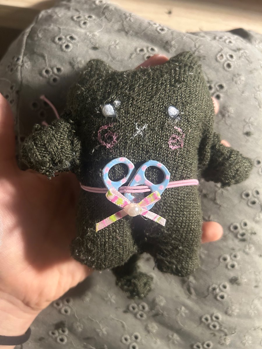 Chouk0p's tweet photo. Homemade gift and an ugly Kirby https://t.co/YcVVnCs257