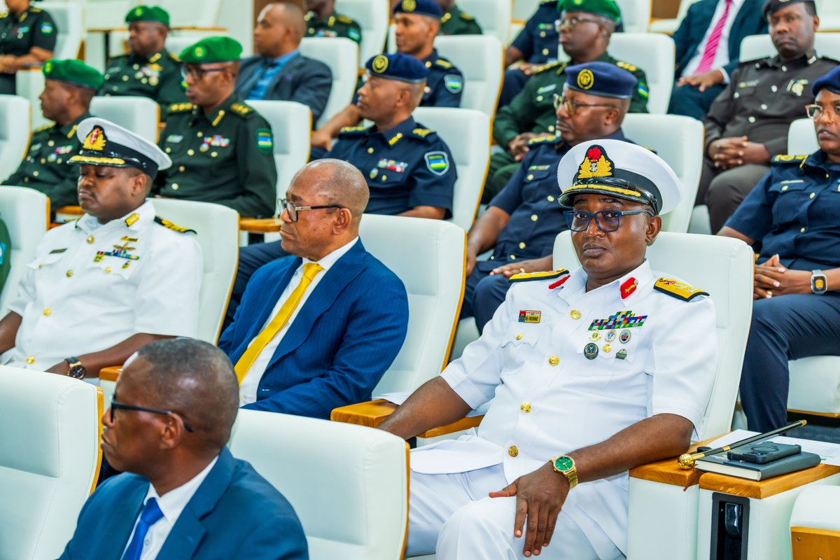 RwandaMoD's tweet photo. Rwanda’s Minister of Defence, Hon. Juvenal Marizamunda, has officially opened the inaugural National Defence College–Rwanda (NDC-R) Course 1-26/27 at Bumbogo Campus. He congratulated the pioneer cohort and welcomed the  Senior Directing Staff and civilian faculty who will guide participants throughout the 11-month programme.

Hon. Juvenal Marizamunda described the opening as a historic milestone in Rwanda’s defence and security architecture and a major step in strengthening professional military education. The NDC-R, a constituent organ of the National Defence University-Rwanda, was established following a directive by H.E. Paul Kagame, President of the Republic of Rwanda and Commander-in-Chief of the Rwanda Defence Force (RDF), with the purpose of providing education at the strategic level.https://t.co/1eMXzyUEt6
============
Minisitiri w’Ingabo z’u Rwanda, Juvenal Marizamunda, yatangije ku mugaragaro Icyiciro cya  Mbere cy'amasomo ( Course 1-26/27) mu Ishuri Rikuru ry'u Rwanda rya Gisirikare, riherereye i Bumbogo mu karere ka Gasabo. Yashimiye  Icyiciro cya mbere  cy’abasirikare bakuru batangiranye n' iri Shuri Rikuru ry' u Rwanda, anaha ikaze abayobozi baryo  n’abarimu  bazagira uruhare mu mahugurwa y'icyiro cya mbere azamara amezi 11.

Minisitiri w'Ingabo yavuze ko itangizwa ry’aya masomo ari intambwe ikomeye mu guteza imbere uburezi n’amahugurwa bya gisirikare bishingiye ku bumenyi n’ubunyamwuga.

Iri Shuri Rikuru ry' u Rwanda rya Gisirikare ni rimwe mu yagize Kaminuza Nkuru y' u Rwanda ya Gisirikare, ryashinzwe nyuma y’amabwiriza yatanzwe na Nyakubahwa  Perezida wa Repubulika y’u Rwanda Paul Kagame akaba n’Umugaba  w’Ikirenga w’Ingabo z’u Rwanda (RDF), hagamijwe gutanga uburezi n’amahugurwa ku rwego rwo hejuru rw’imiyoborere y’ingabo.https://t.co/UNgzDCn6Bh