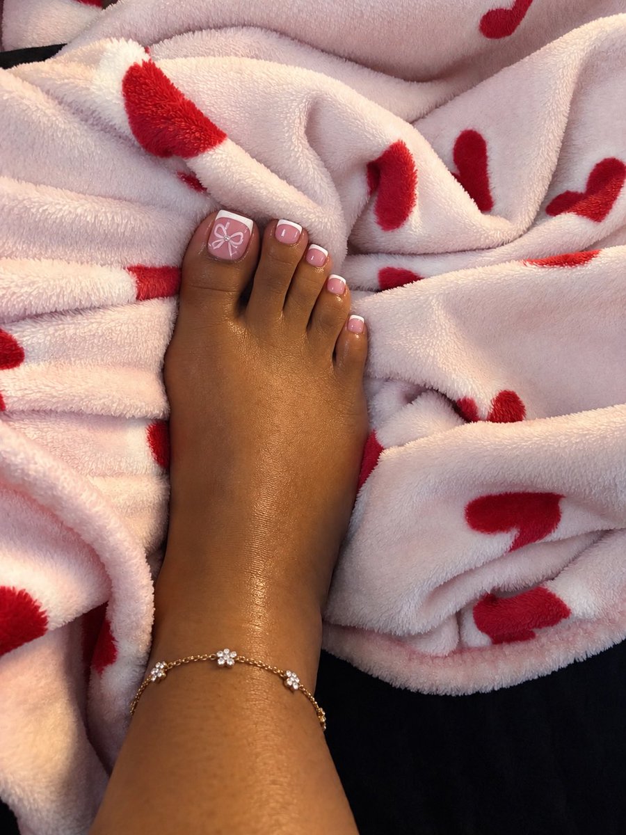 RaevonLive's tweet photo. I love a fresh pedi https://t.co/s24RJYII3m