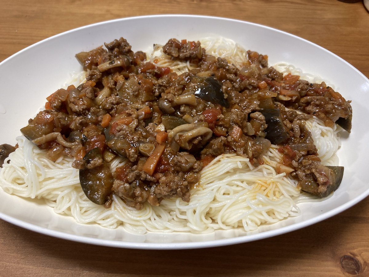 TAKAHASHl's tweet photo. そうめんにミートソースはどうか？ https://t.co/jyZssqbxv8