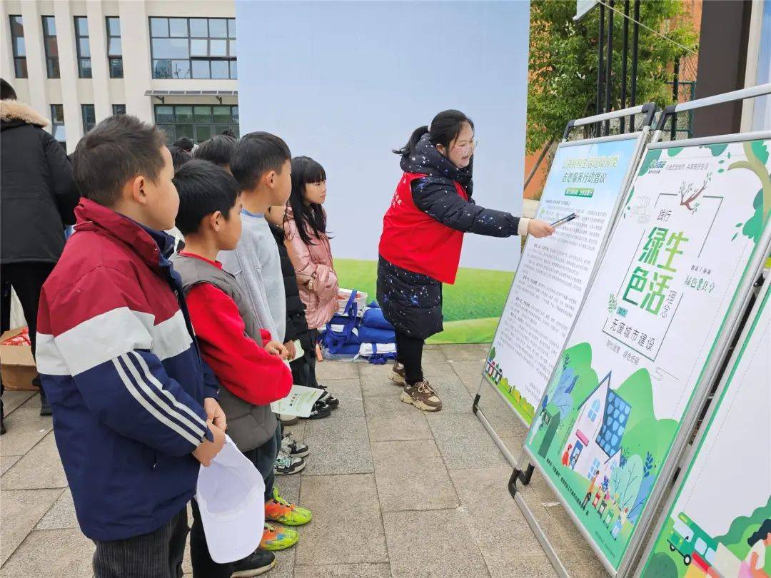 LudieAlmaru3xy's tweet photo. Our campus environmental volunteer club is hosting a waste sorting workshop this Friday 4-6PM at the Student Center! Come learn easy sorting tips, make reusable tote bags, and earn volunteer hours. All supplies are free—see you there! https://t.co/lEncy2Hmna