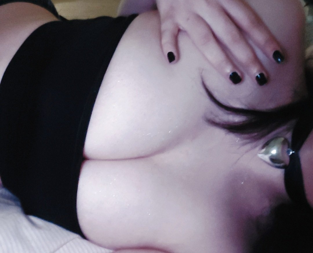 vamp_sized_bite's tweet photo. a little glitter from earlier tonight. 
#nsfwtwt https://t.co/iWVG68pnCd