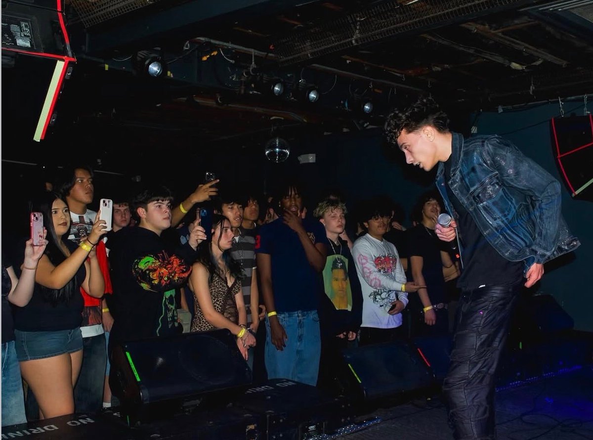 allaboutdrake's tweet photo. @KidWithN0Swag @00sirish not even the biggest neek fan but u can’t say the kid don’t got a fanbase https://t.co/dE8OG0AQQM