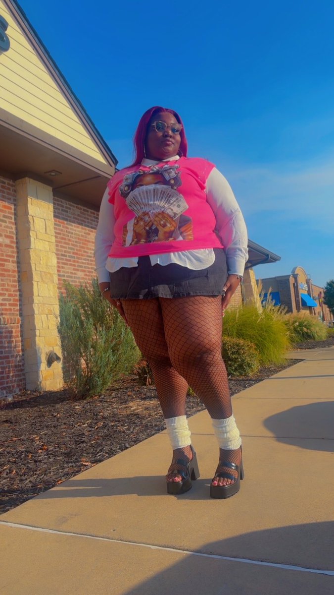 PoohBearDaBaby_'s tweet photo. ..she a Virgo so i can’t explain her 🎀💵

#forevermybirthday 
#virgoszn https://t.co/Iv59tm2FDU
