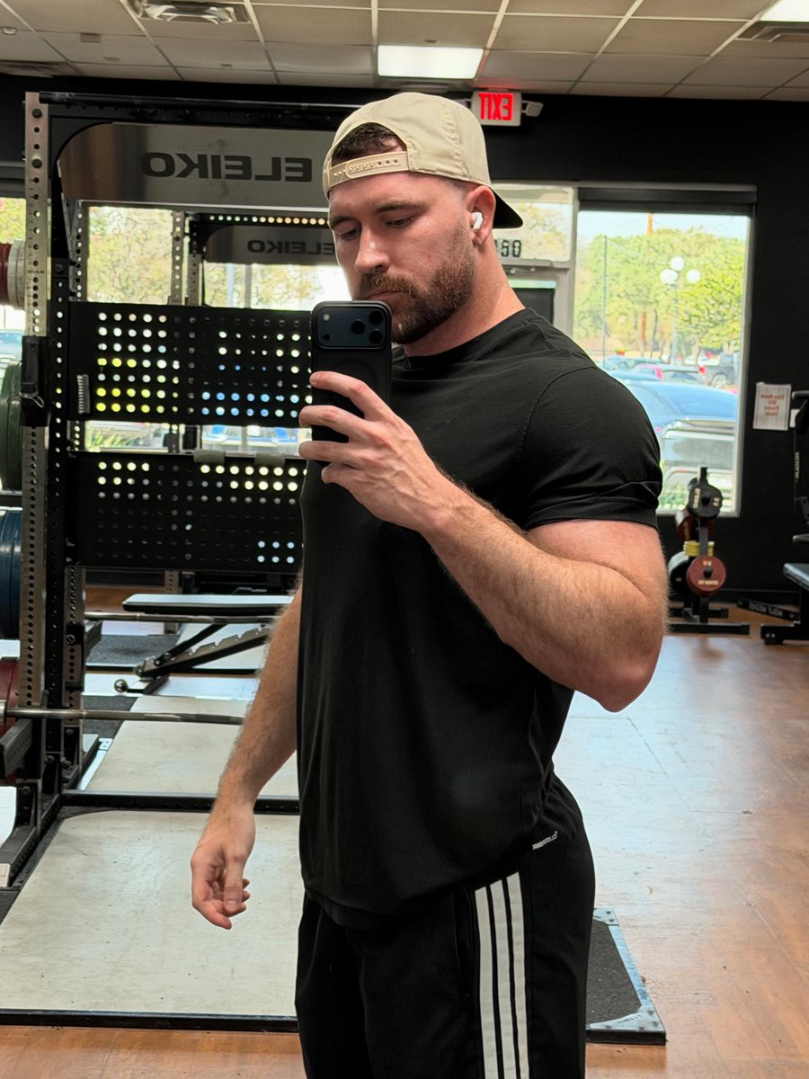 captainflxx's tweet photo. Pumped…what else should I pump? 🫣 https://t.co/y97YT786ch