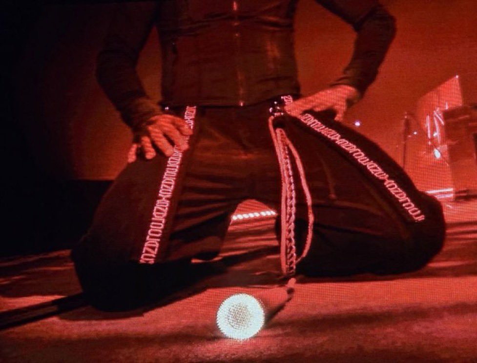 ppaladito's tweet photo. the sexiest outfit of all time btw https://t.co/ZxFF7caXos