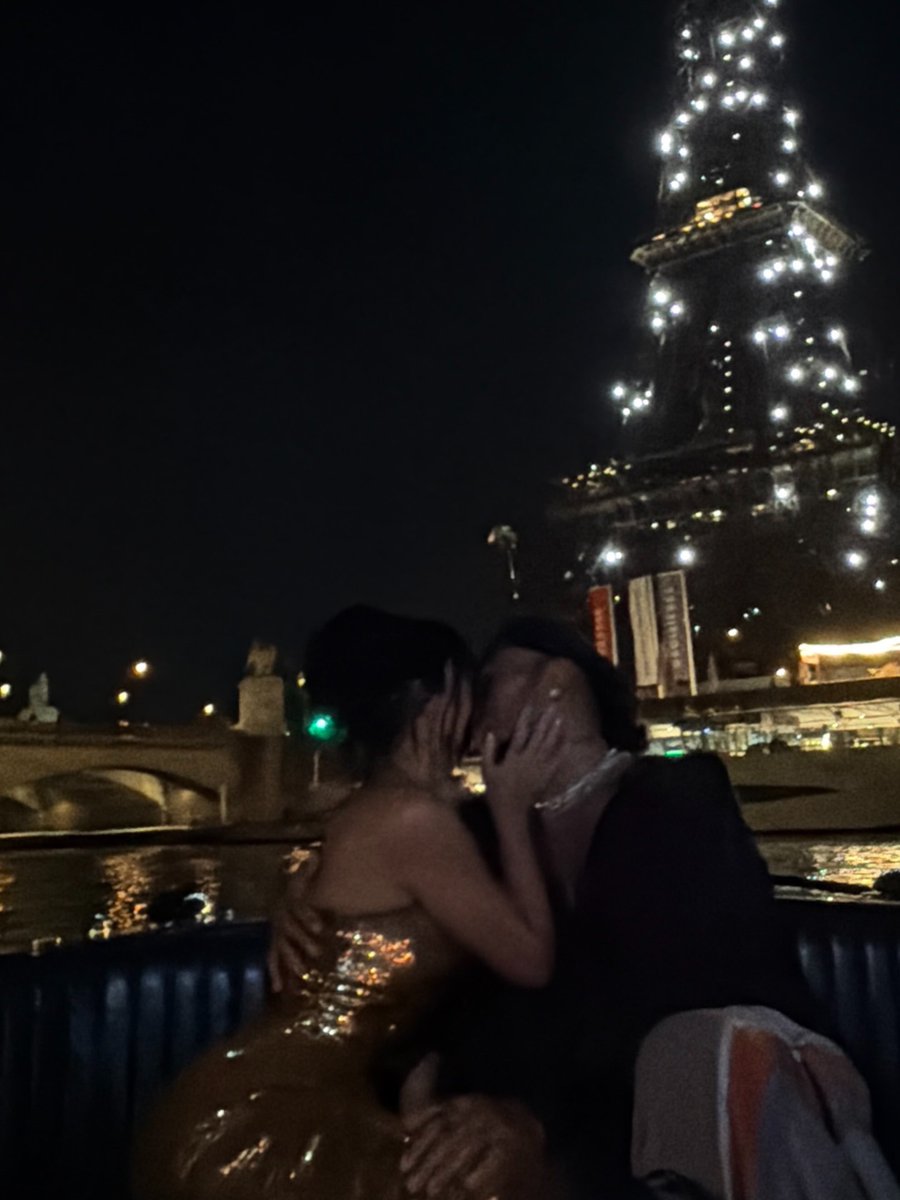 LH44NEWS's tweet photo. Lewis Hamilton e Kim Kardashian em Paris recentemente. 🖤 https://t.co/bC5Korb85c
