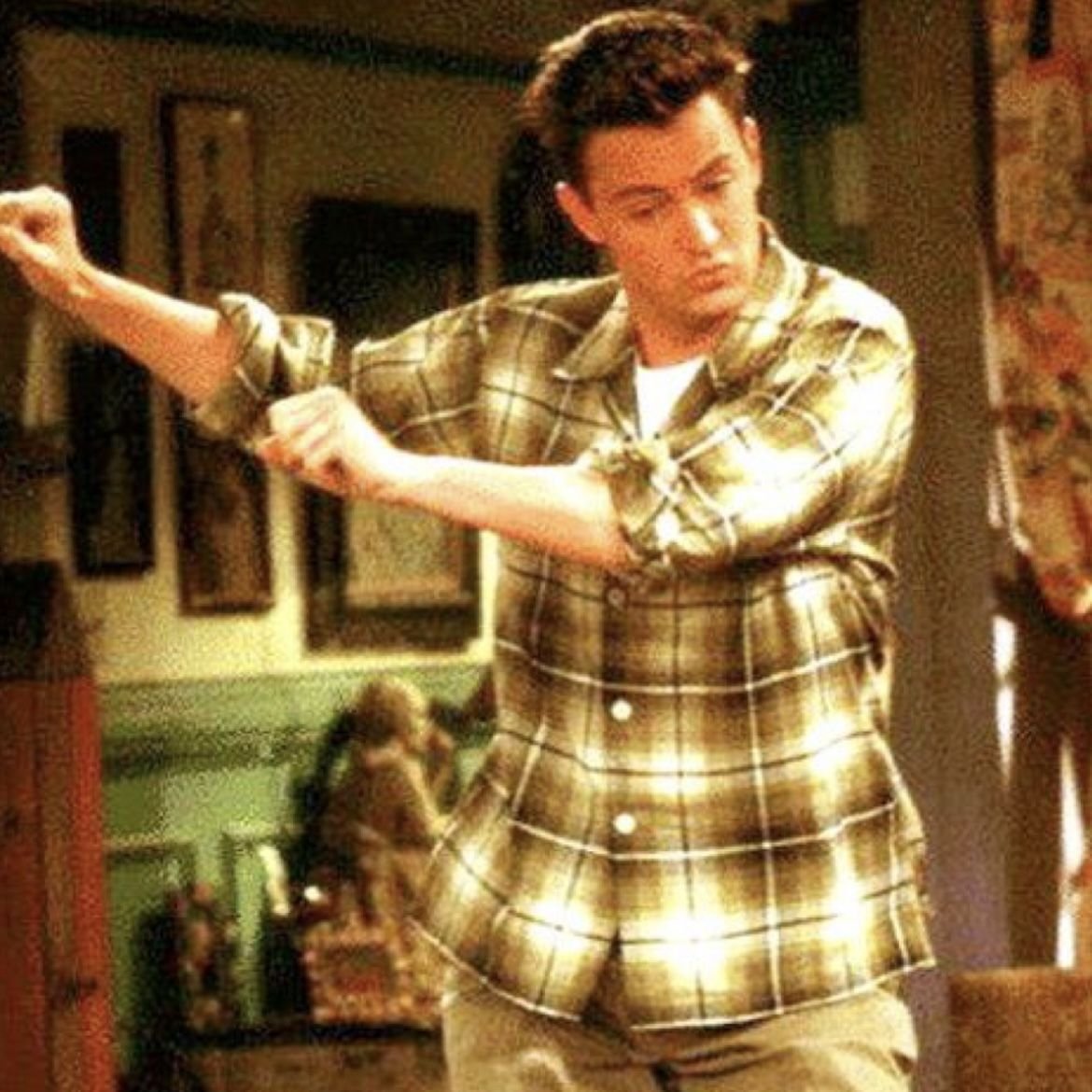 cinevow's tweet photo. Chandler Bing dancing https://t.co/lgGvrjVS5M