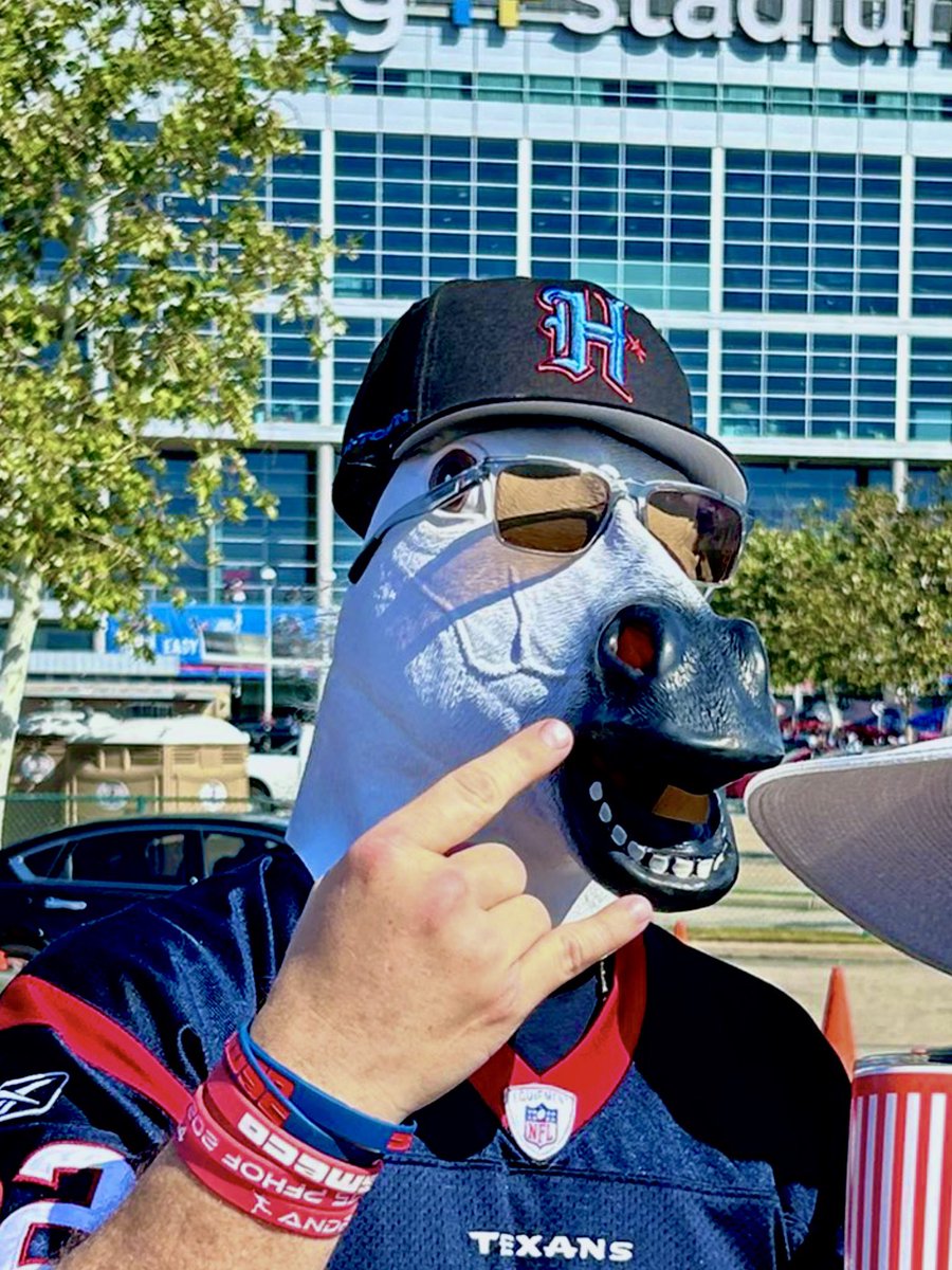 StephStradley's tweet photo. @TexansCommenter Love is love. We all show it in different ways. #Texans means friends, and DeMeco wants us to be our best selves
Speaking of neigh, The Horse King in fact, may be the Colts’ Dad, unless it is Tom Brady. We don’t know, as the Colts mom was kinda hmm. It explains everything. https://t.co/8biflvvbg2