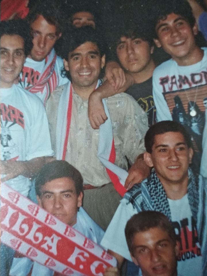 ultras_antifaa's tweet photo. Diego Maradona with Sevilla FC supporters. https://t.co/QRQbS93Nc3