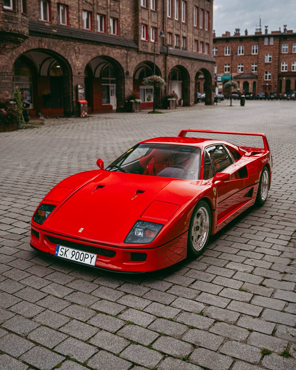 ApexDistrictX's tweet photo. Ferrari F40 https://t.co/1yEhc71w2W