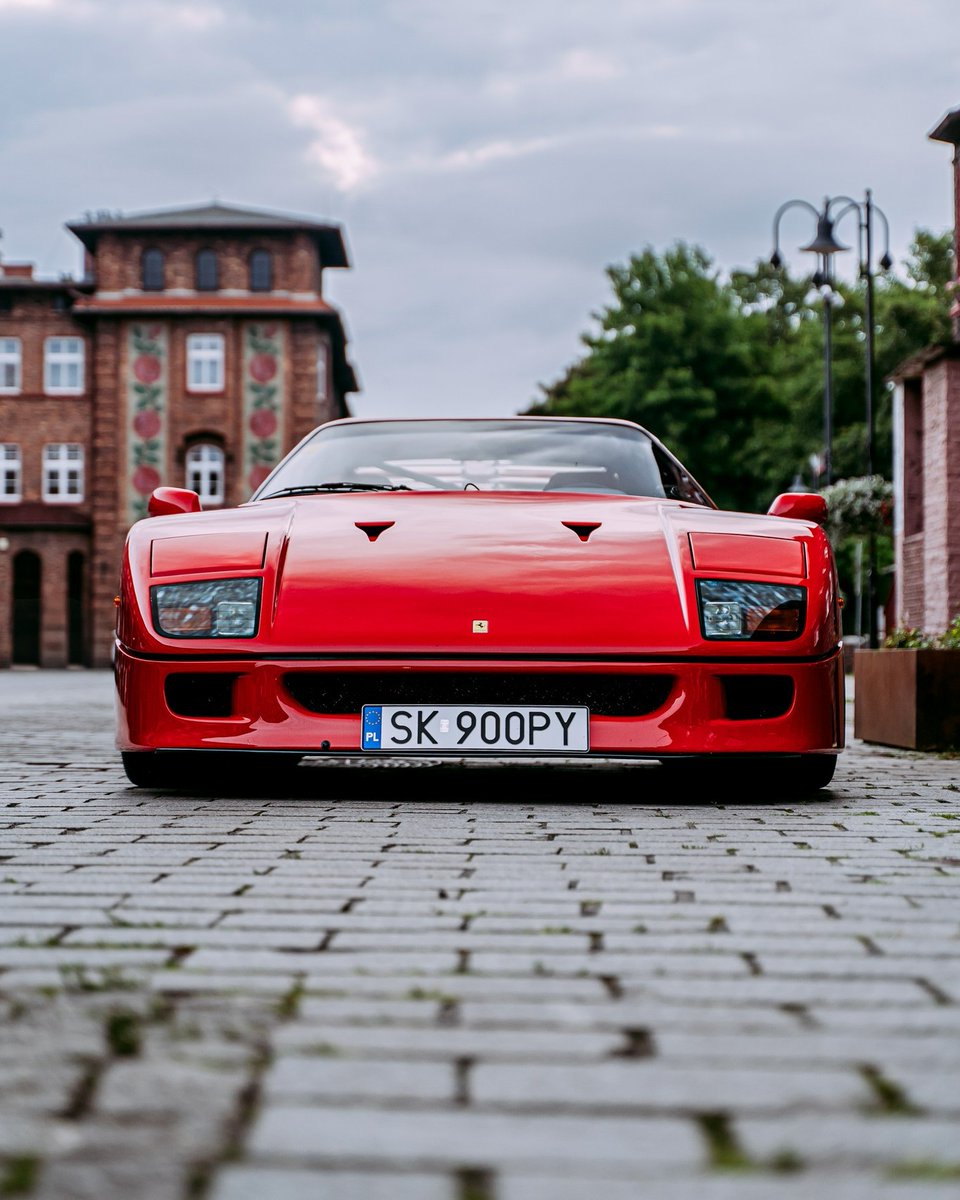 ApexDistrictX's tweet photo. Ferrari F40 https://t.co/1yEhc71w2W