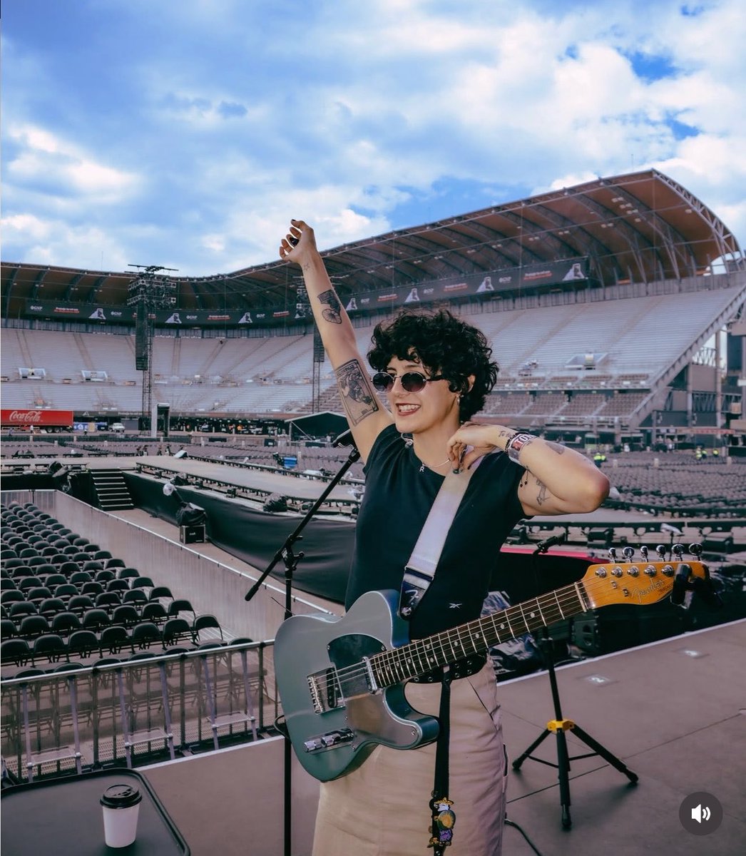 nobelknowbell's tweet photo. Renee soundcheck at Straycity Mexico!! 

#StrayCityMexico https://t.co/kXSwuo3zKp