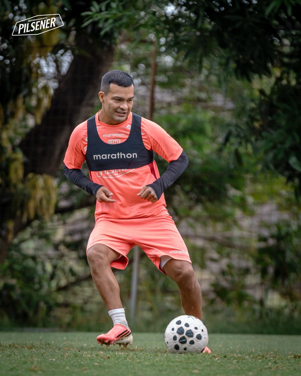 BarcelonaSC's tweet photo. Tercera jornada de entrenamiento de este viernes, cumplida ✅

#VamosIdolo #EntrenamientoPilsener https://t.co/G8qE6RO9Zm