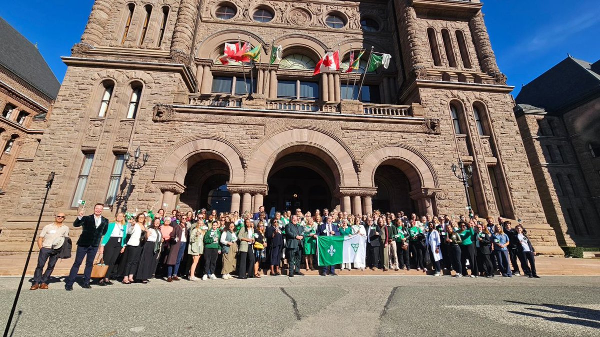 CentrefrancoT's tweet photo. 💚🤍 De Toronto à Ottawa, le @CentrefrancoT célèbre le 25 septembre! Notre francophonie grandit avec les nouvelles voix et les personnes qui s’engagent en français. La relève est déjà ici!

📸 Retour en images.
----------------------------------
#25Septembre #FrancophonieOntarienne