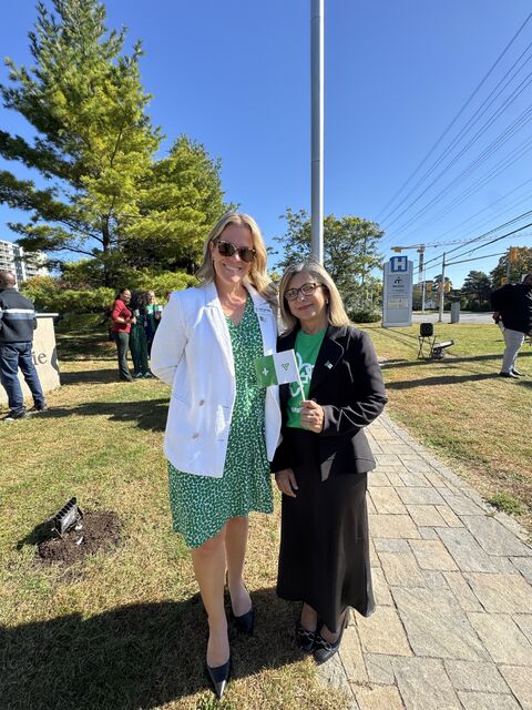 CentrefrancoT's tweet photo. 💚🤍 De Toronto à Ottawa, le @CentrefrancoT célèbre le 25 septembre! Notre francophonie grandit avec les nouvelles voix et les personnes qui s’engagent en français. La relève est déjà ici!

📸 Retour en images.
----------------------------------
#25Septembre #FrancophonieOntarienne