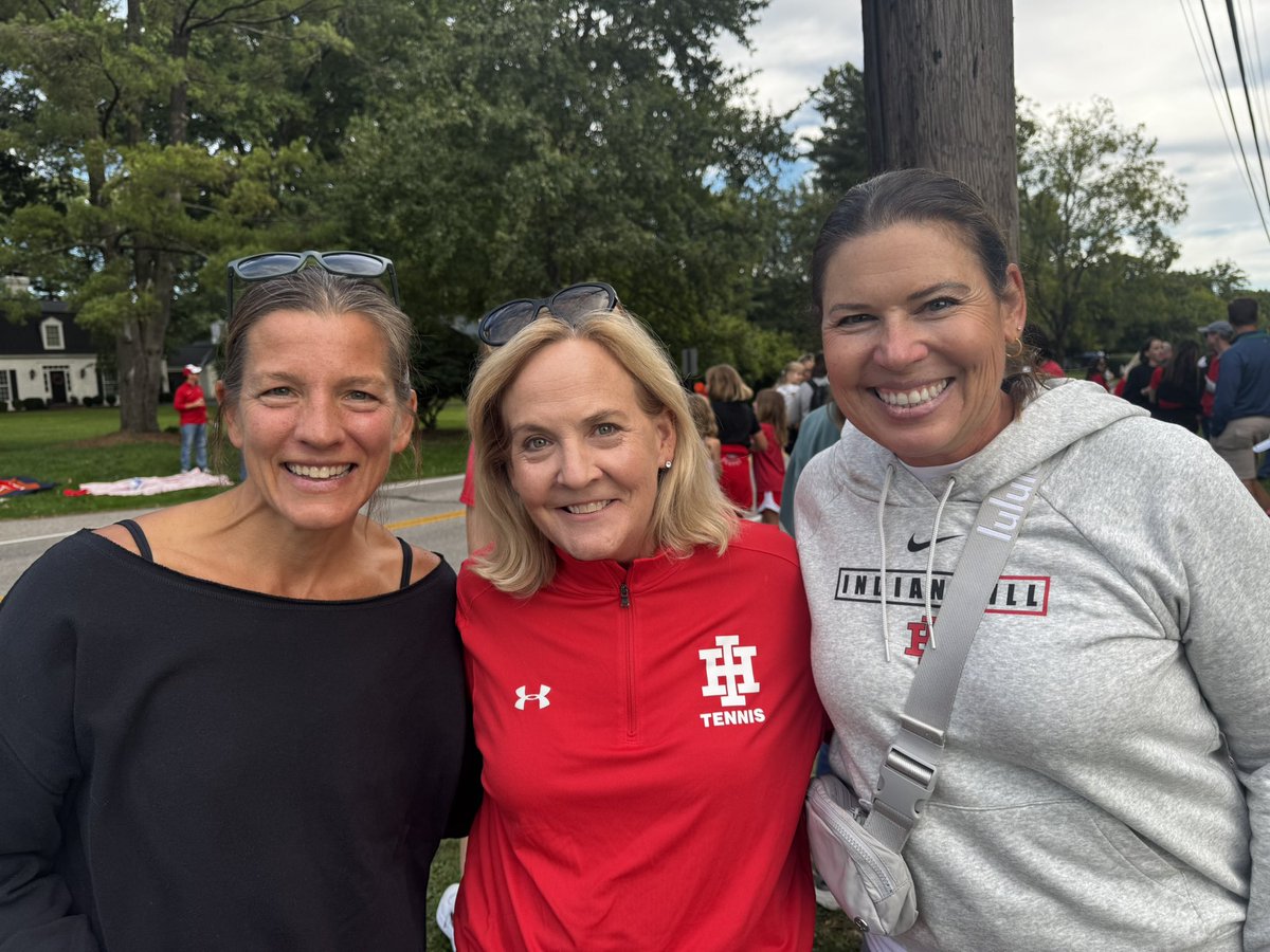 IHSchools's tweet photo. HOCO PARADE! Welcome Home, Braves! #IHPromise https://t.co/fSscdbQWwn