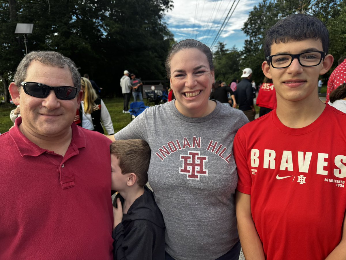 IHSchools's tweet photo. HOCO PARADE! Welcome Home, Braves! #IHPromise https://t.co/fSscdbQWwn