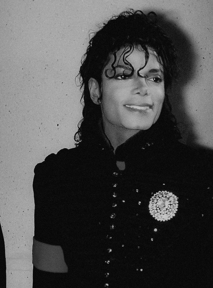 captaineomjjx's tweet photo. Michael Jackson in the 90s https://t.co/YXbQW5VOyR