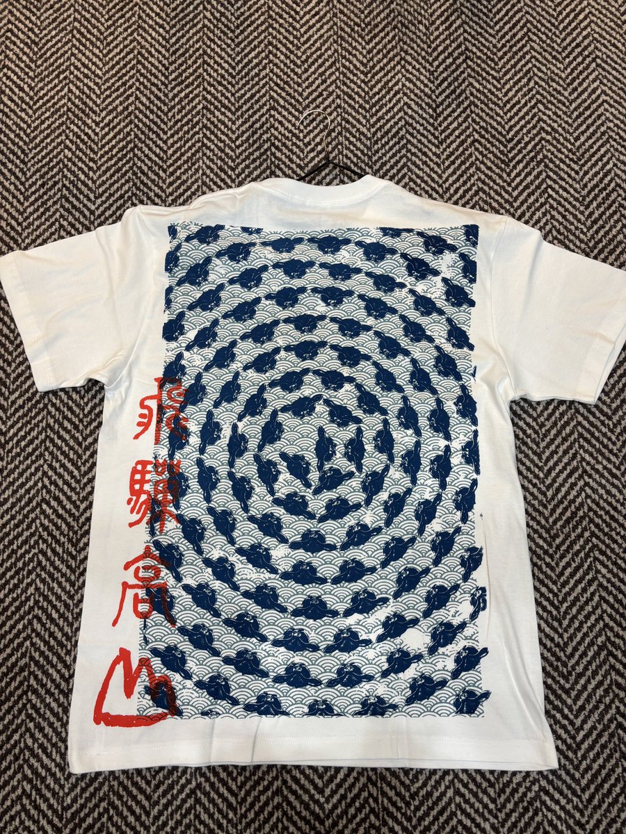 yoichiro1983's tweet photo. このTシャツ、カッコイイなー！ https://t.co/VGsiBrPMbz